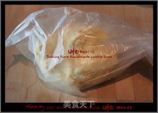 【我的烘培时间】酸酸甜甜酥酥脆脆---葡萄干、蔓越莓干夹心圆饼干的做法步骤：18