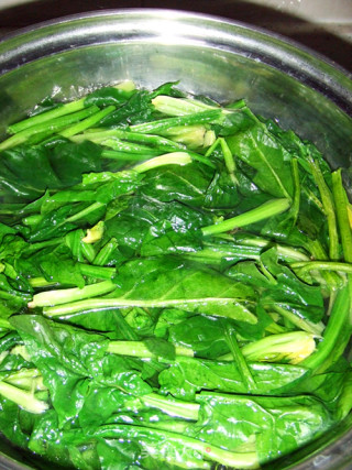 上班族的晚餐也美好---凉拌菠菜粉丝的做法步骤：2