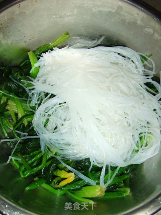 上班族的晚餐也美好---凉拌菠菜粉丝的做法步骤：3