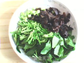 青菜疙瘩汤的做法步骤：2