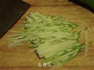 萝卜丝炒虾皮的做法步骤：1