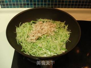 萝卜丝炒虾皮的做法步骤：5