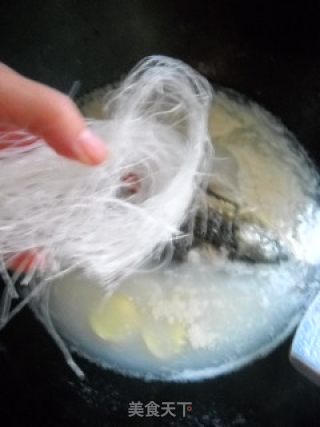 鲫鱼山药粉丝煲的做法步骤：6