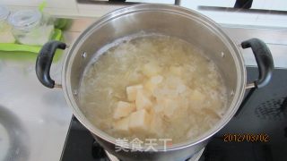 冰糖荸荠雪梨银耳羹的做法步骤：9