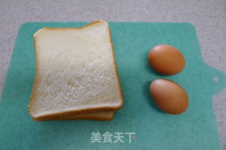 鸡蛋煎面包片的做法步骤：1