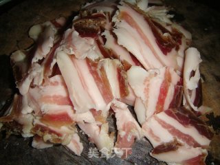 腊肉西兰花的做法步骤：1