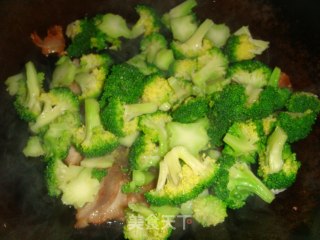 腊肉西兰花的做法步骤：7