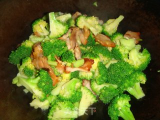 腊肉西兰花的做法步骤：8