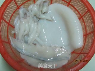 咸菜炒墨鱼的做法步骤：1