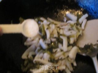 咸菜炒墨鱼的做法步骤：9
