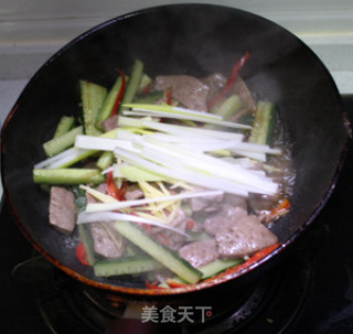 黄瓜爆炒猪肝 春季养生菜的做法步骤：7