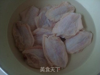 辣味鸡翅的做法步骤：1