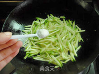 新手简易小炒—蛋花葫芦丝的做法步骤：6