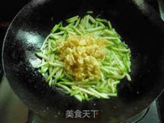 新手简易小炒—蛋花葫芦丝的做法步骤：7