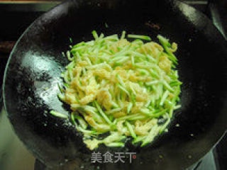 新手简易小炒—蛋花葫芦丝的做法步骤：8