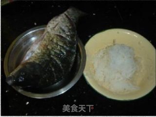 萝卜鲫鱼汤的做法步骤：1