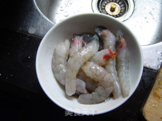 百合西兰花炒虾仁的做法步骤：1