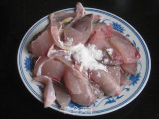 酸菜青鱼片汤的做法步骤：2
