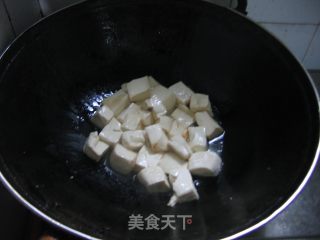 豆腐烧蘑菇的做法步骤：2