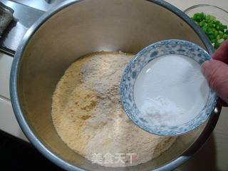 粗粮制作“蔬菜贴饼子”的做法步骤：1