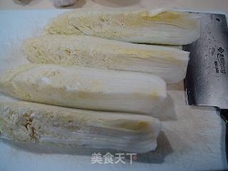 韩餐的重要原料之一“辣白菜”的做法步骤：1