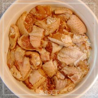 超级美味的简单美食------------杭椒爆鸡翅的做法步骤：1