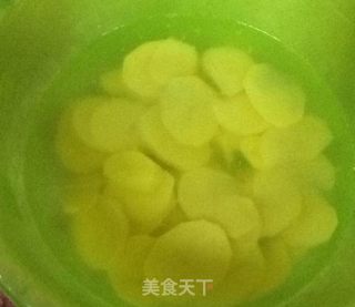电烤箱烤薯片的做法步骤：2