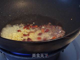 适令蔬菜    炝炒白油菜尖的做法步骤：3