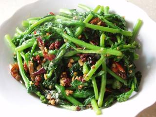 适令蔬菜    炝炒白油菜尖的做法步骤：7