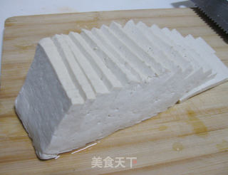 咸肉烧豆腐的做法步骤：1