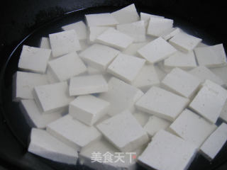 咸肉烧豆腐的做法步骤：2