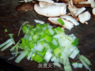 简单实惠的清脂美容菜---香菇油菜的做法步骤：3
