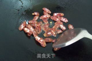 蚕豆红椒炒腊肠的做法步骤：4