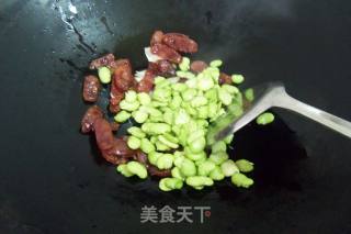 蚕豆红椒炒腊肠的做法步骤：6