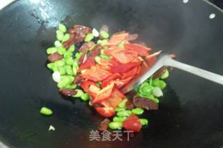蚕豆红椒炒腊肠的做法步骤：7