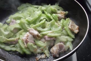 凉瓜炒肉片的做法步骤：5