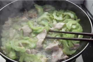 凉瓜炒肉片的做法步骤：6