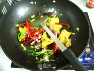乌鸡蛋炒毛葱苗的做法步骤：6