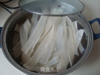 蔬菜宽粉炖牛肉的做法步骤：1