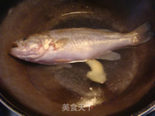 红烧鲈鱼的做法步骤：3
