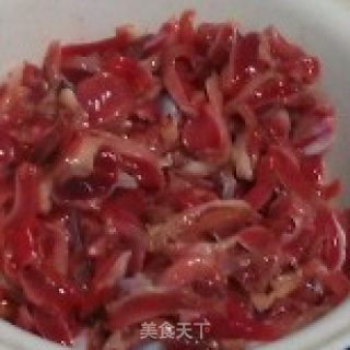爆炒鸡胗的做法步骤：1