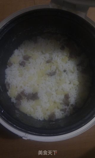 土豆香肠焖饭的做法步骤：4