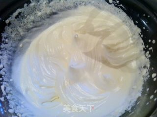 不用烤箱也能做的生日蛋糕——草莓慕斯蛋糕的做法步骤：9