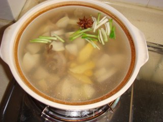 催奶汤之牛鼻子炖萝卜汤的做法步骤：5
