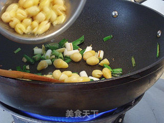 青蒜香菇炒银杏（白果）的做法步骤：4