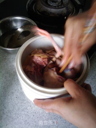 冬虫炖鸽子的做法步骤：2