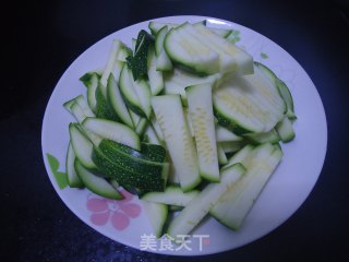 清炒小南瓜的做法步骤：2