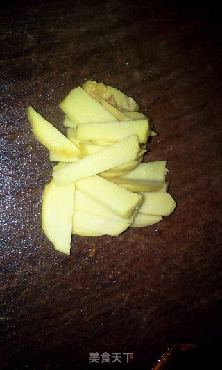 猪肉煮土豆胡萝卜的做法步骤：5