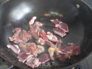 飞鸭胗粉丝煲的做法步骤：4