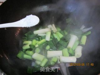 大蒜炒百叶的做法步骤：5